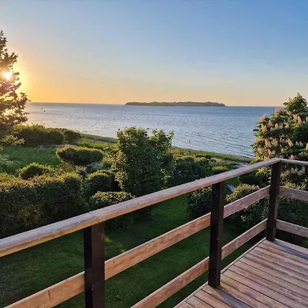 Villa Spacious Waterfront Family *