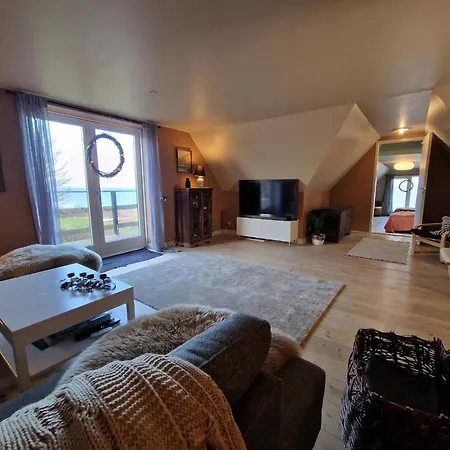 Spacious Waterfront Family Villaer Føllenslev