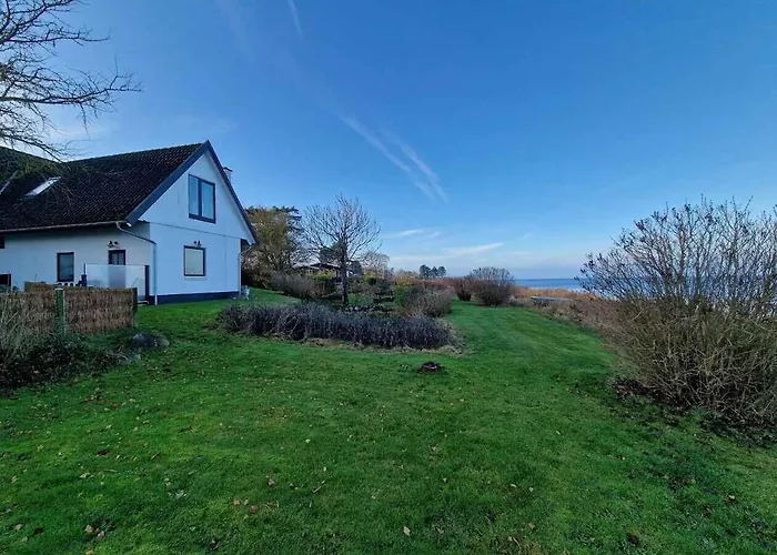 Villa Spacious Waterfront Family Føllenslev