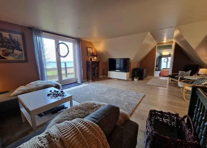 Spacious Waterfront Family * Føllenslev