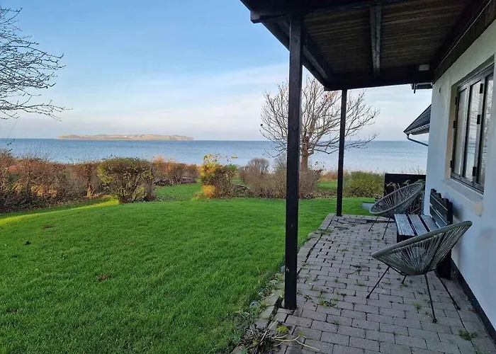 Spacious Waterfront Family Villa *